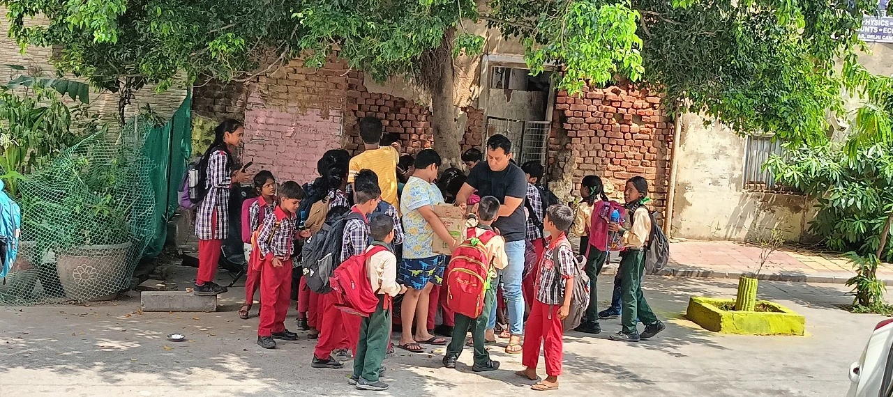 punjabi welfare trust education campain giving meals to primary schools